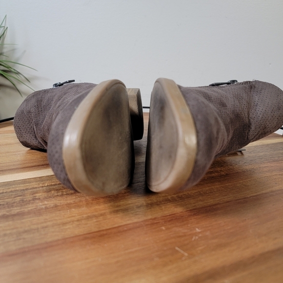 Universal Threads Dylan Faux Suede Ankle Boots Size 6.5 - Picture 9 of 15